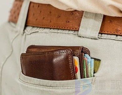手拿包和钱包的区别(手包跟钱包是一个意思吗)