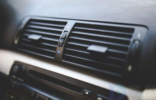 汽车空调冷凝器怎么清理灰尘