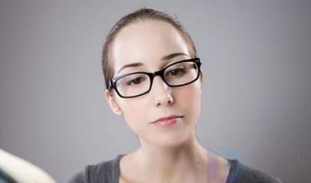 角膜塑形眼镜的配戴方法是什么