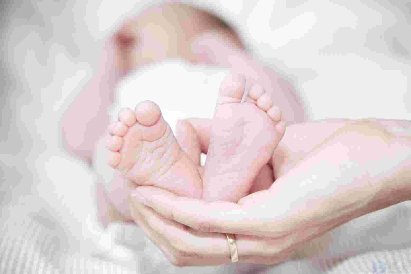 新生儿穿长筒袜有害吗