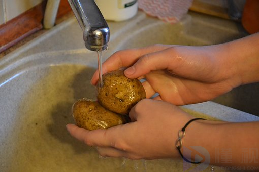 塑料洗菜盆有毒吗(塑料洗菜盆什么材质好)