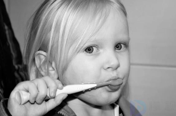 儿童牙膏为什么没有泡沫(儿童牙膏不起泡沫好吗?)