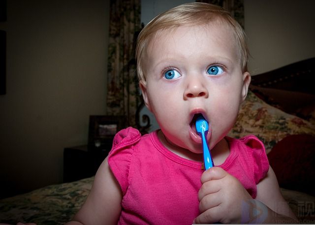 儿童牙膏的成分有哪些(儿童牙膏的成分有哪些呢)